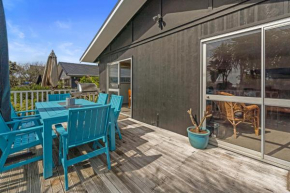 Coastal Oasis - Papamoa Beach Holiday Home